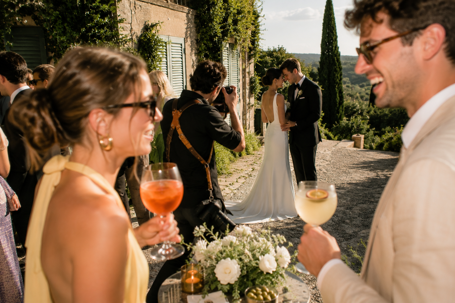 How long is cocktail hour at a wedding? Timing + bar guide post image